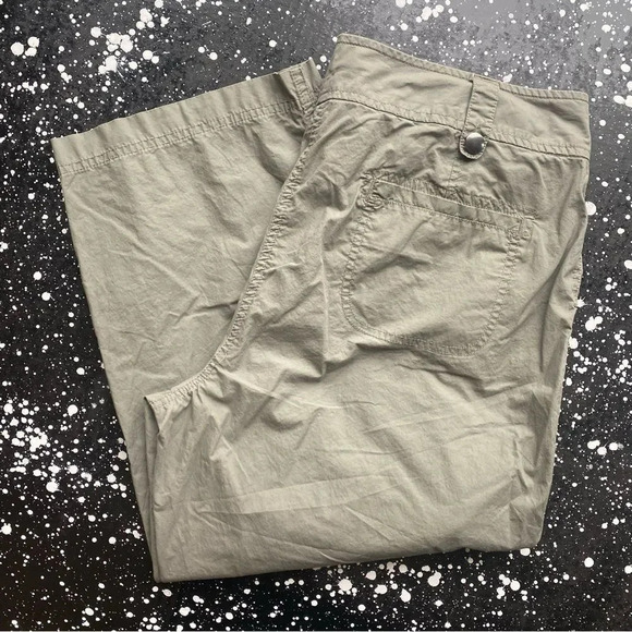 New York & Company Cargo Capris - Picture 2 of 3